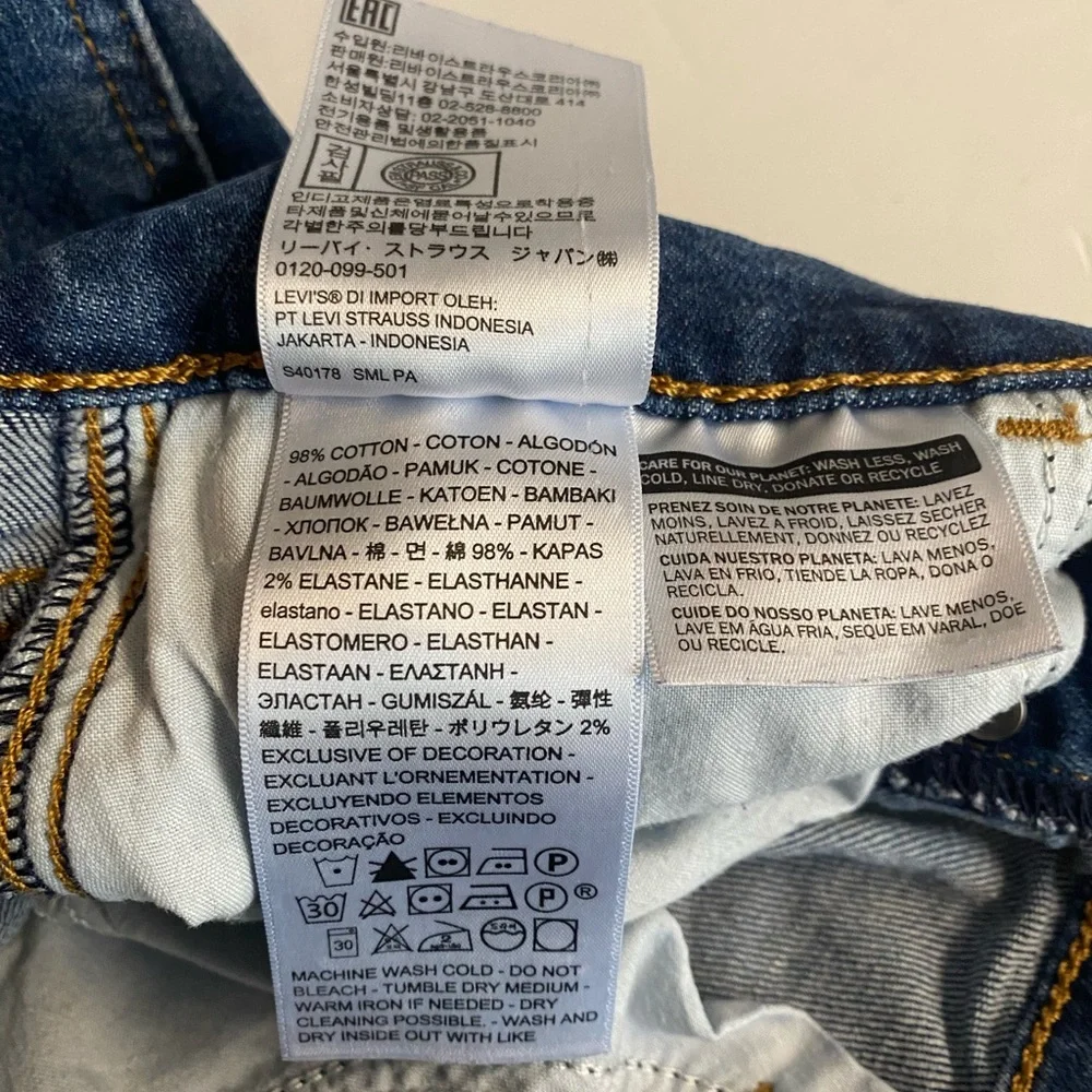 Levi’s Mile High Cropped Wide Leg Button Fly Jeans in great condition.Size 26 - Picture 10 of 16